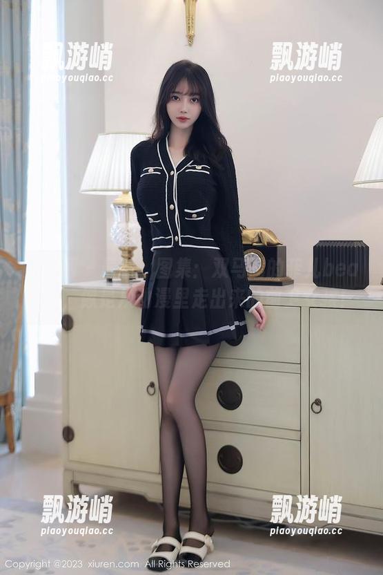 秀人网 - 最新、图集：双马尾的菲儿beauty，像是从动漫里走出来的前卫女孩！