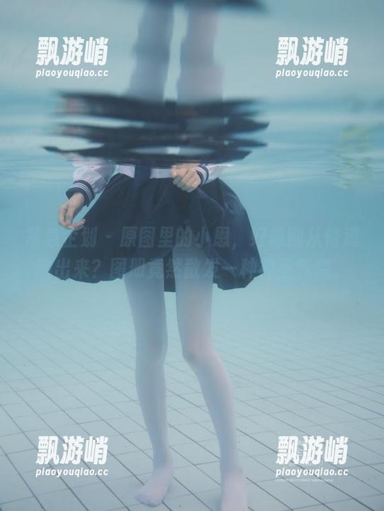 紧急企划 - 原图里的小恩，好像刚从修道院出来？图册竟然散发一种神圣气息。