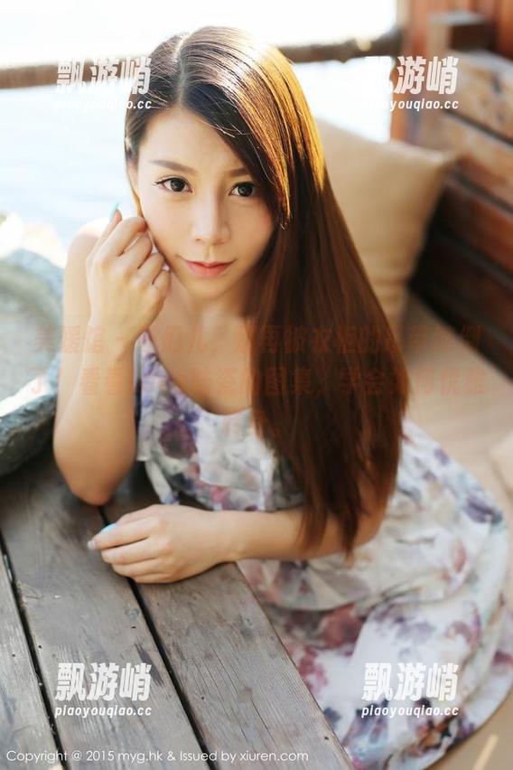 美媛馆 - 哥们儿，别再被衣柜的吊带绊倒了！看看Love陆瓷的图集，学会如何优雅转身。