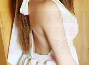 美媛馆 – 任莹樱在高清图里的礼服，打着旋儿的轻盈感，让我禁不住想去学芭蕾舞（虽然我根本不会）！