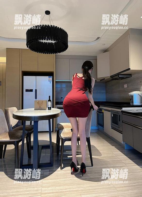 微密圈 - 随便翻翻脸红Dearie的御姐写真，看看亮点在哪里？