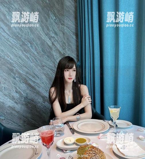 腐团儿Ikaros的美腿图库，让人想多看几眼！