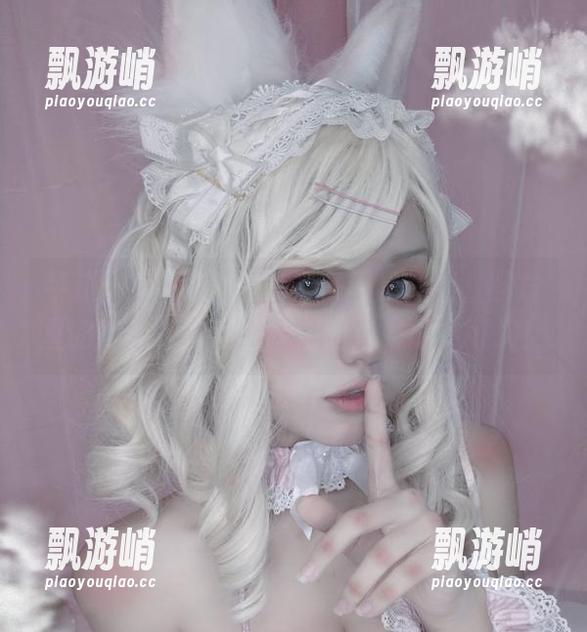 芊川一笑MNK携比基尼闪亮登场，图片里的我像是在海里打滚的鱼，憨态可掬！