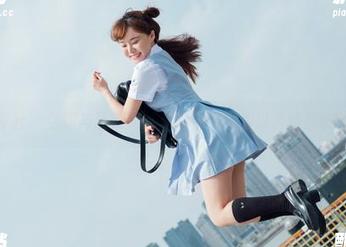 菠萝社 – 空姐与夏美酱：私拍中一丝难以言喻的暧昧。