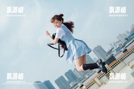 菠萝社 - 空姐与夏美酱：私拍中一丝难以言喻的暧昧。