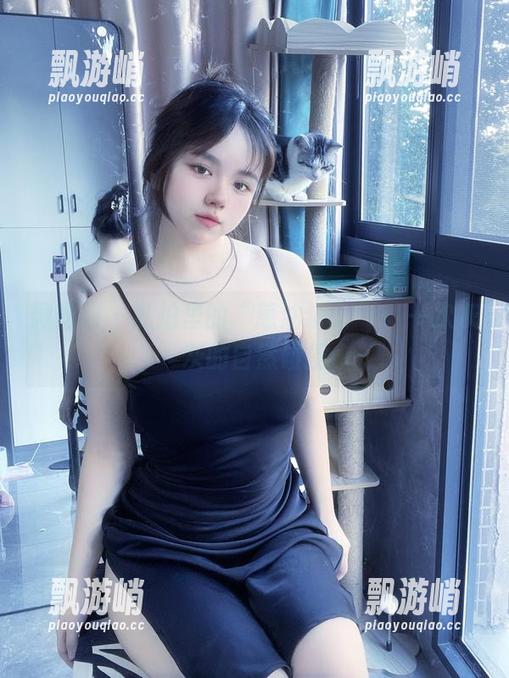 微密圈 - 私拍里的“葱油饼er”：一次灰灰的自然碰撞