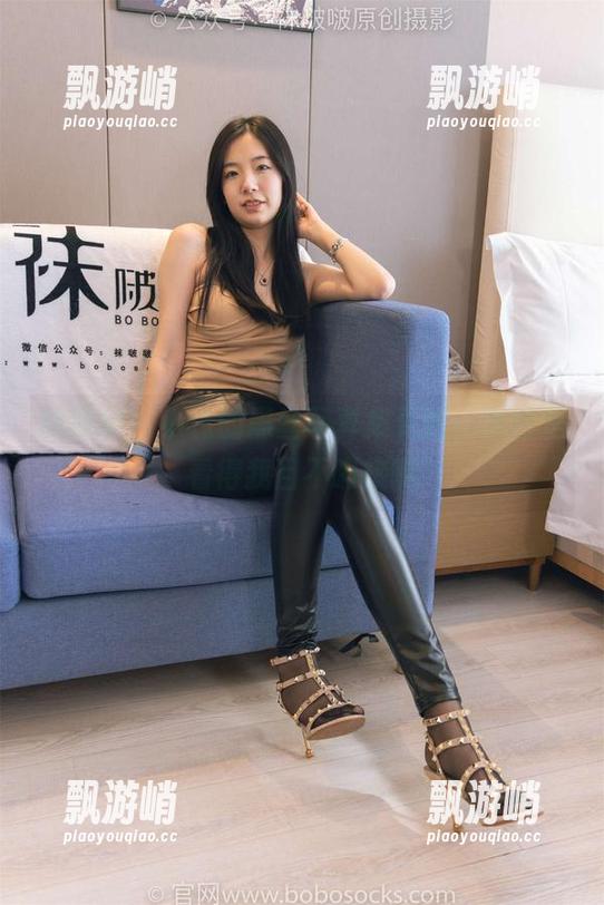 袜啵啵 - 小沫的黑丝写真集更新，真的是看得我目不暇接啊