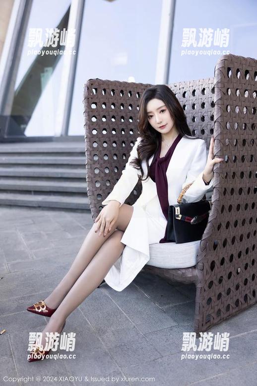 语画界 - 徐莉芝修女套图：一个不想沉默的修女，赶紧下载试试！