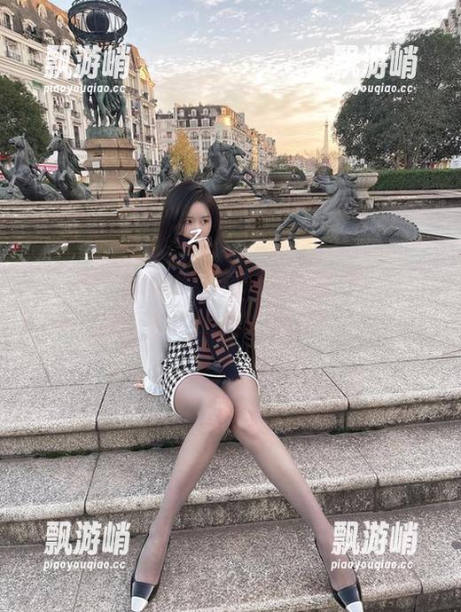微密圈 - 软妹小九九泳池图集，水面波光与小小心思的频繁交集