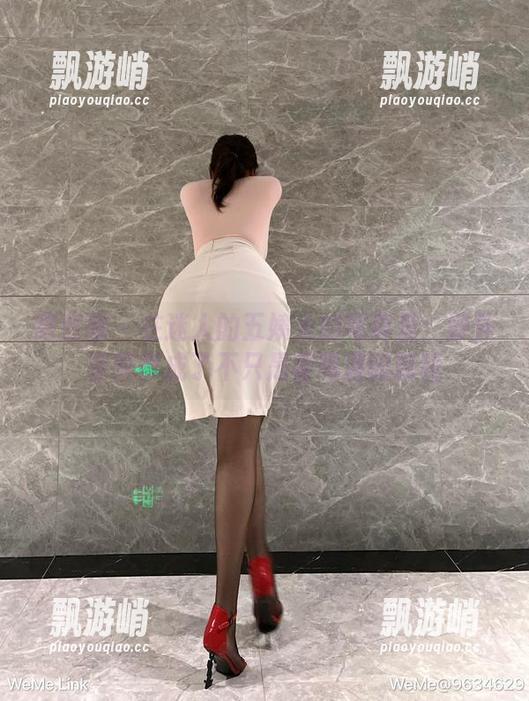 迷人的五姨太 微密圈 - 在迷人的五姨太的写真里:野外宿营真成了不只是要喝酒的旅程