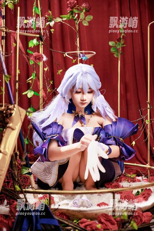 制服、阿雪雪与万千想象，那个cos合集也太能引发小脑洞了吧。