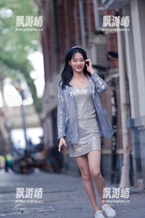 魔镜街拍 - 那份工作日渐乏味，婷婷的黑丝美图代替你的职场情绪，赶紧下载吧！