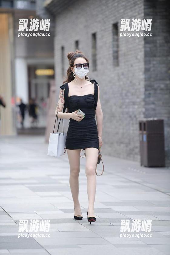 魔镜街拍 - 寒风拂面，精彩满满！婷婷的极品肉丝美图合集出击！