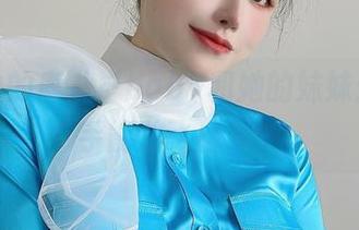 原图中的鹿八岁baby和她的妹妹：手牵手能放飞自我。