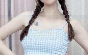鹿八岁baby写真：那套粉色睡衣的无敌吸引力